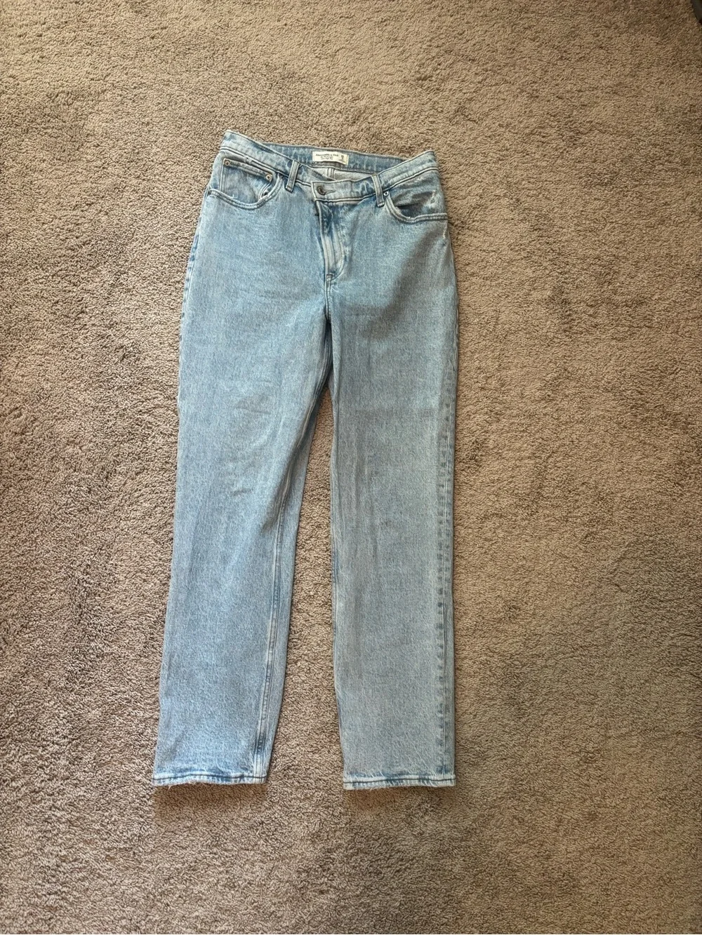 Abercrombie Ultra High Rise 90s Straight Jean - Picture 3 of 5
